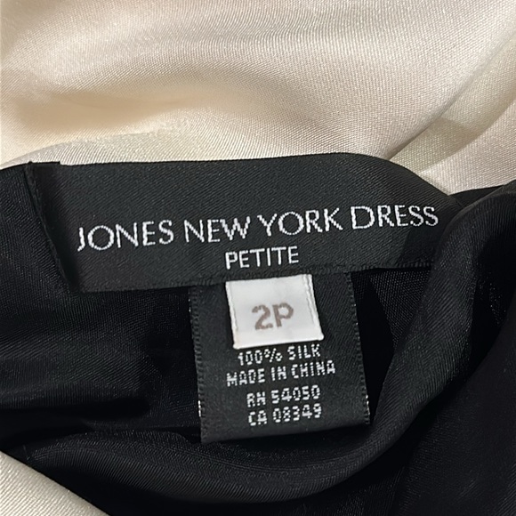 100% SILK dress w/ drape neck and drape back, Size Petite 2, Like New, cream top - Picture 5 of 9